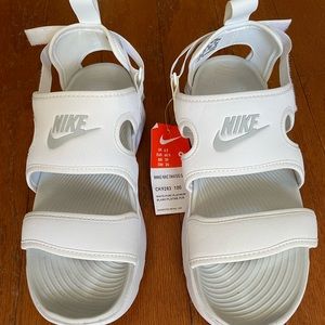 NWT Nike Women’s Owaysis Sandal White Size 9